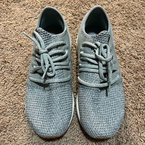 Women’s NEW BALANCE tennis shoe, gray, size 9, BRAND NEW